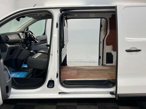 Vauxhall Vivaro Dynamic White #36