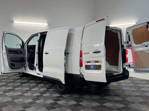 Vauxhall Vivaro Dynamic White #37