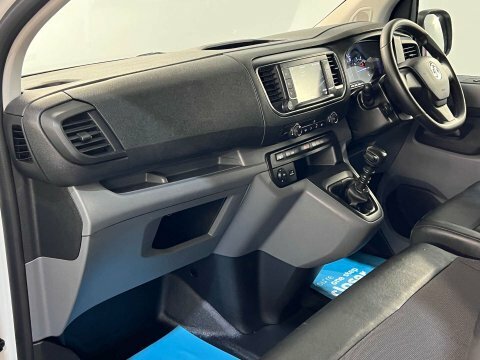 Vauxhall Vivaro Dynamic White #27