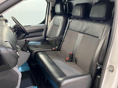 Vauxhall Vivaro Dynamic White #17