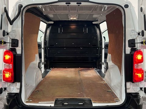 Vauxhall Vivaro Dynamic White #28