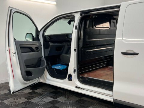 Vauxhall Vivaro Dynamic White #13