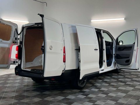 Vauxhall Vivaro Dynamic White #39