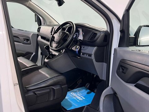 Vauxhall Vivaro Dynamic White #9