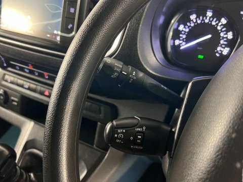 Vauxhall Vivaro Dynamic White #22