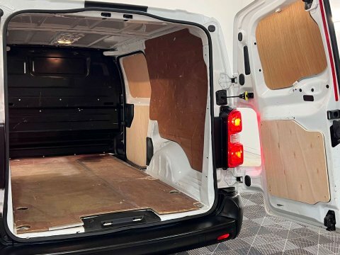 Vauxhall Vivaro Dynamic White #30