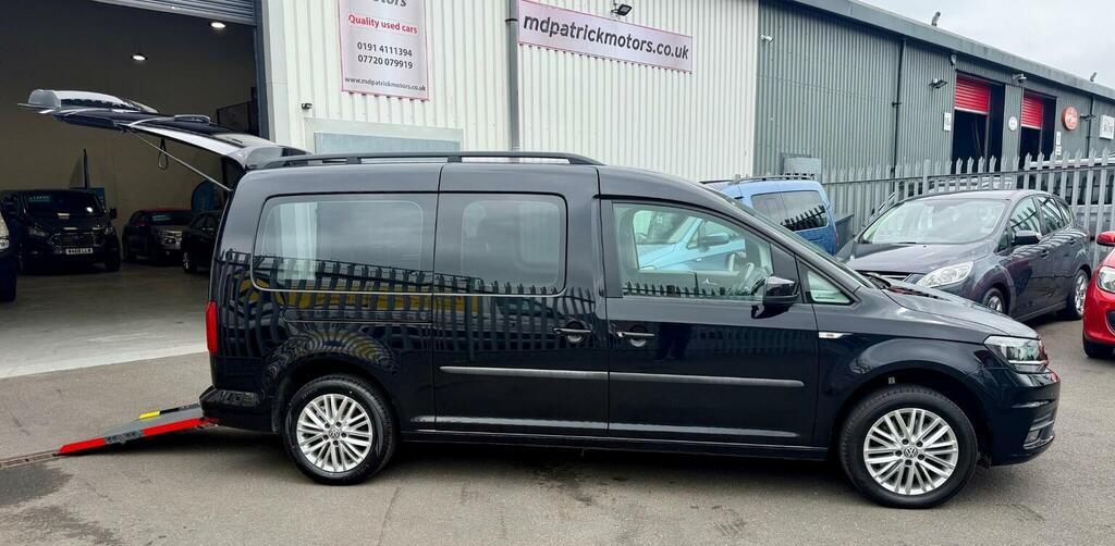 Volkswagen Caddy Maxi Life 2.0 Tdi Dsg Euro 6 Ss Black #4