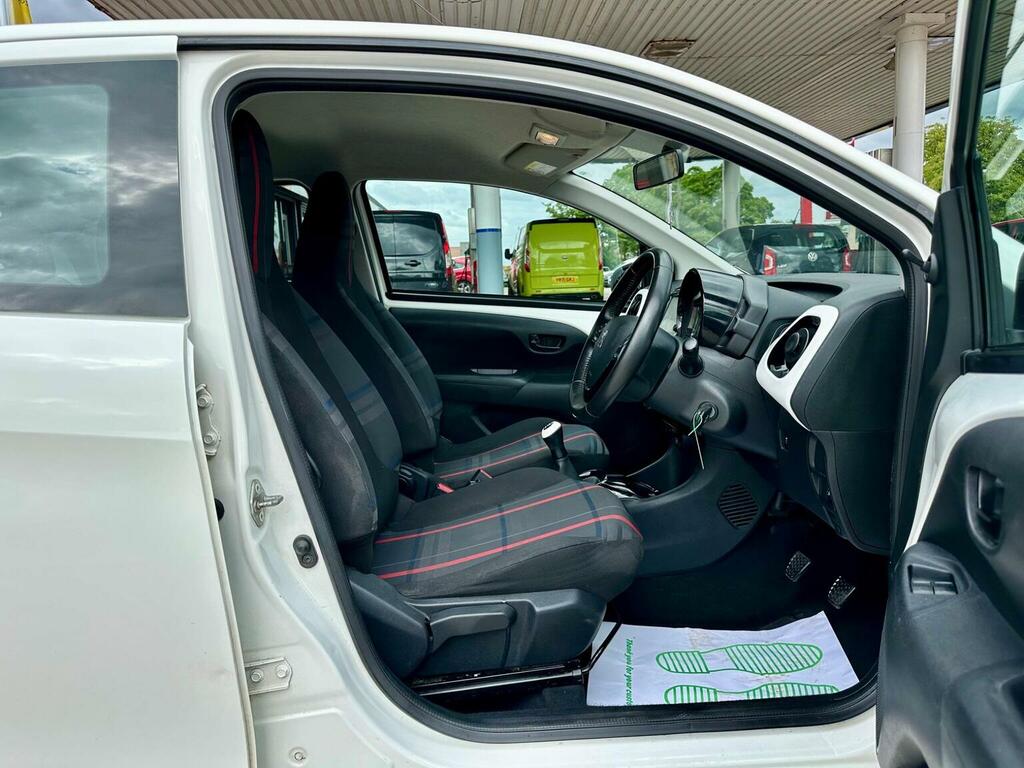 Peugeot 108 Allure Silver #19