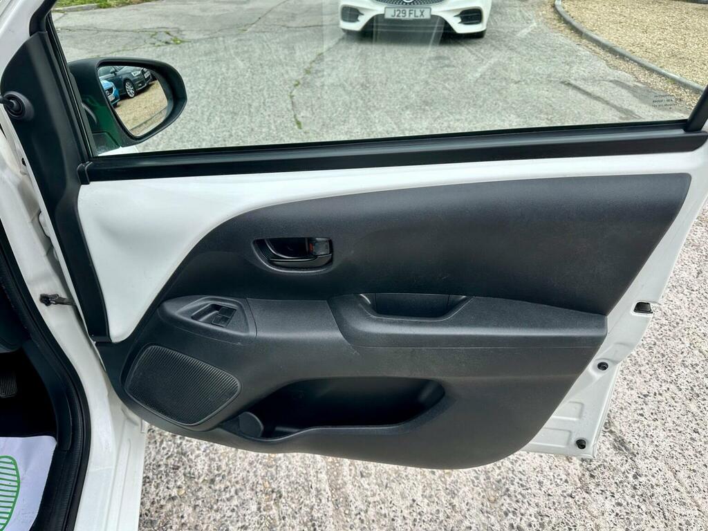 Peugeot 108 Allure Silver #20