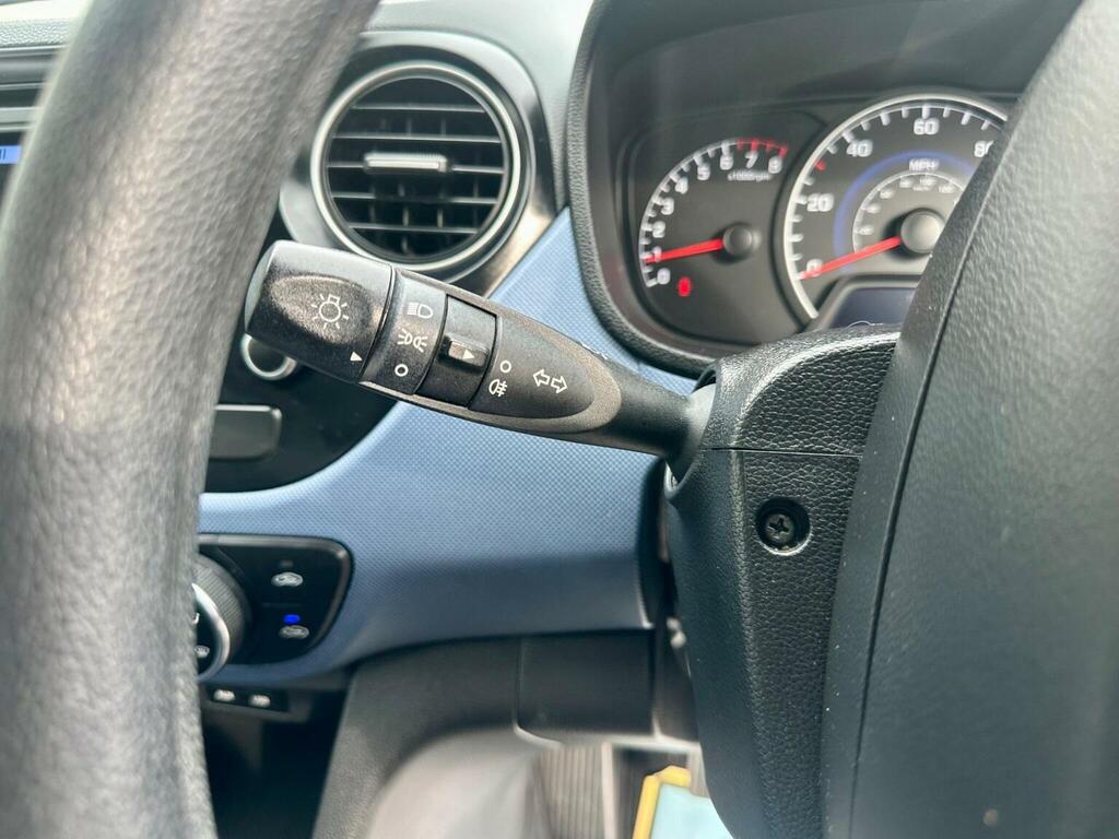 Hyundai I10 1.0 Se 65 Bhp Grey #30