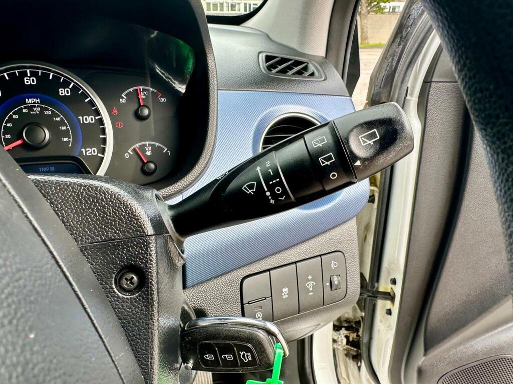 Hyundai I10 1.0 Se 65 Bhp Grey #27