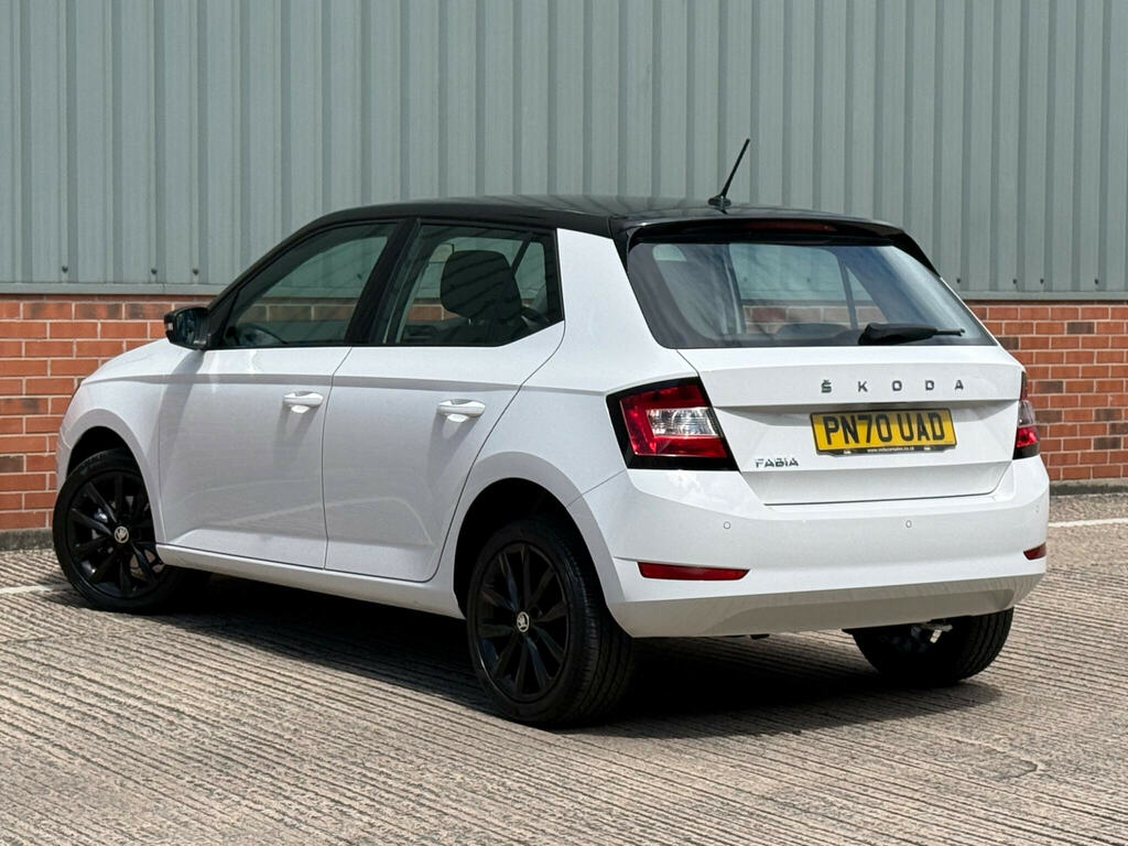 Skoda Fabia 1.0 Tsi Colour Edition Euro 6 Ss PN70UAD White #4