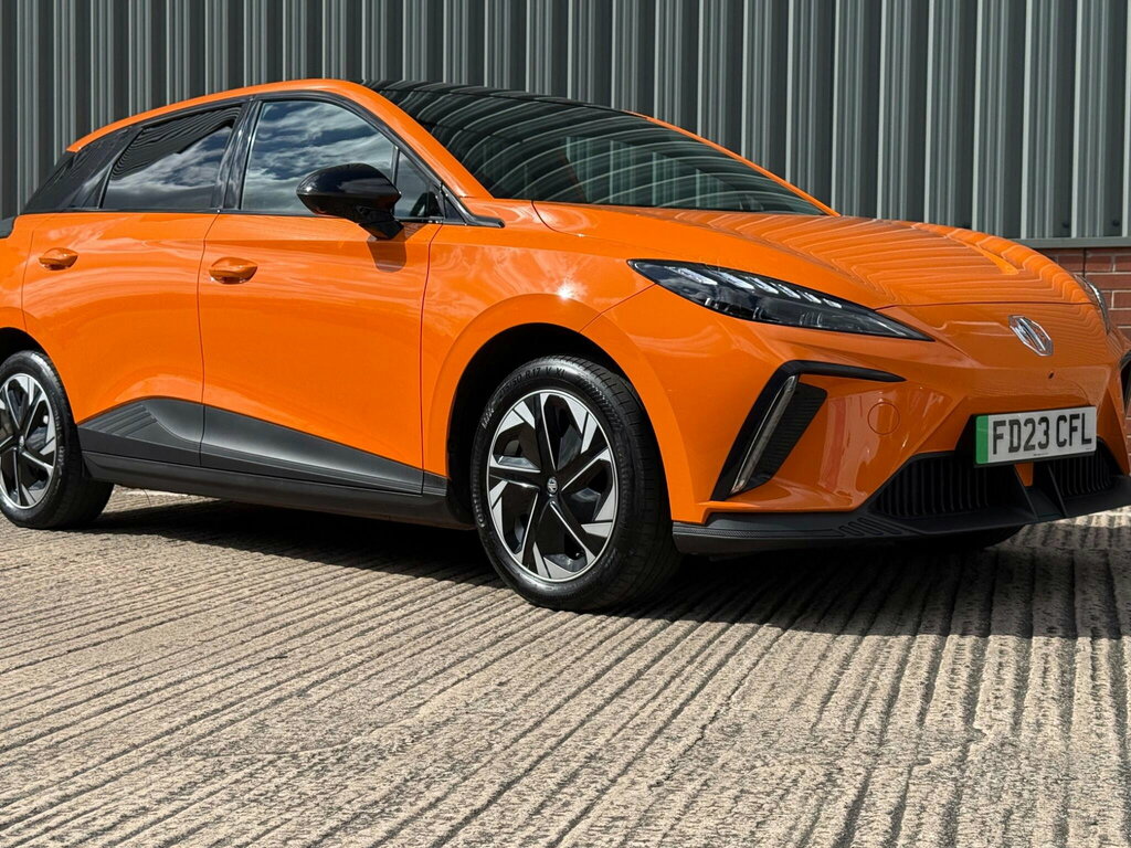 MG MG4 64Kwh Trophy Long Range Orange #5