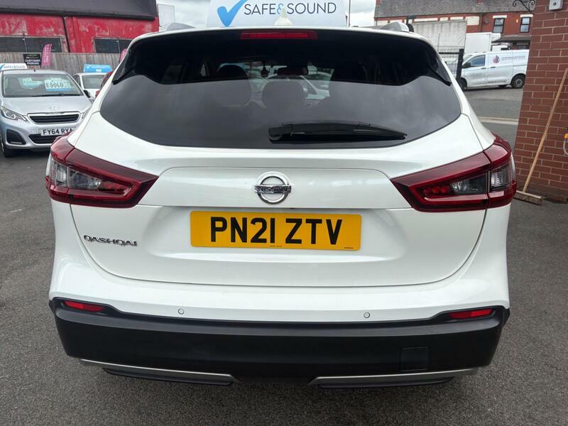 Nissan Qashqai 1.3-Dig-t-n-connecta-euro-6-ss-5dr White #4