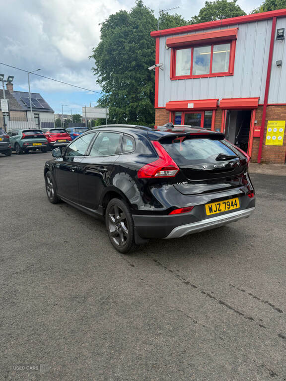 Volvo V40 Cross Country D2 Cross Country Lux Nav Black #2