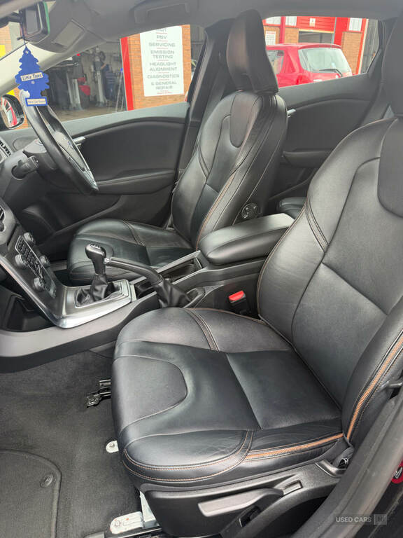 Volvo V40 Cross Country D2 Cross Country Lux Nav Black #3