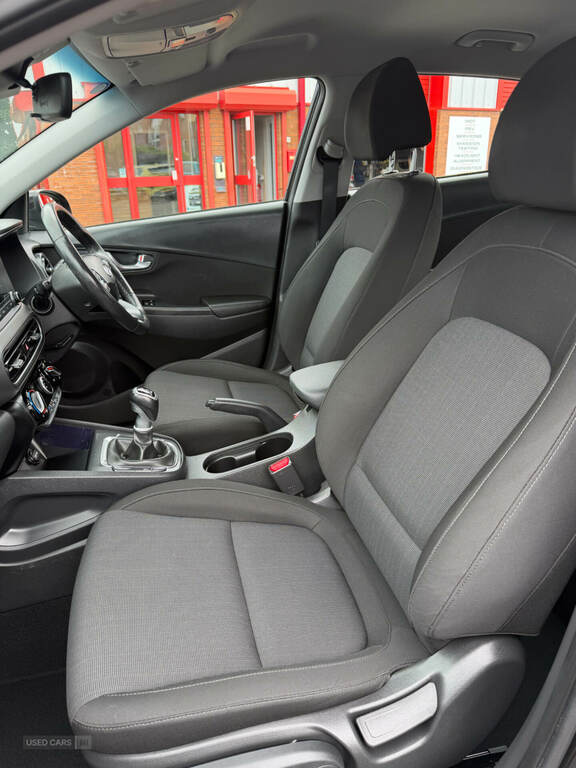 Hyundai Kona 1.0 Tgdi 48V Mhev Se Connect AMZ9528 Black #5