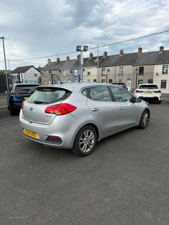 Kia Ceed 1.6 Crdi 2 Ecodynamics Silver #2