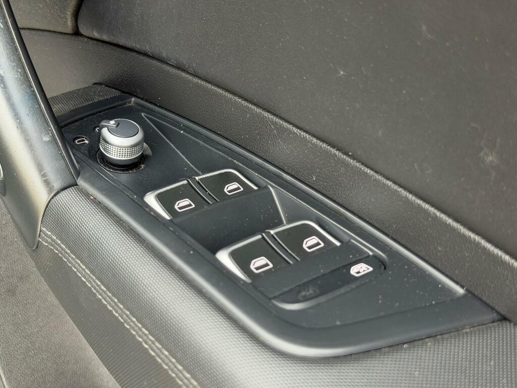 Audi A1 Tdi Sport Black #21