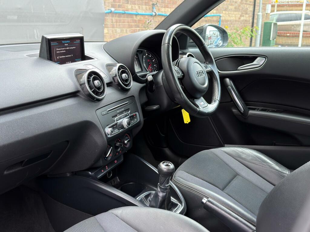 Audi A1 Tdi Sport Black #40