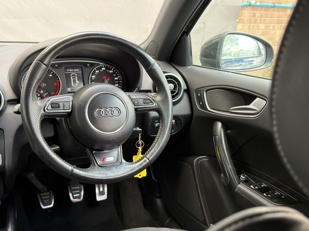 Audi A1 Tdi Sport Black #11