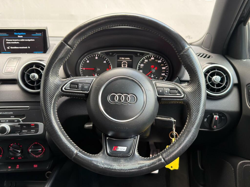 Audi A1 Tdi Sport Black #44