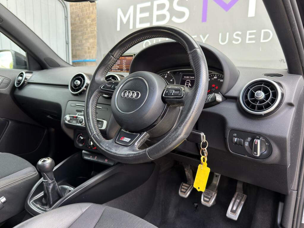 Audi A1 Tdi Sport Black #22