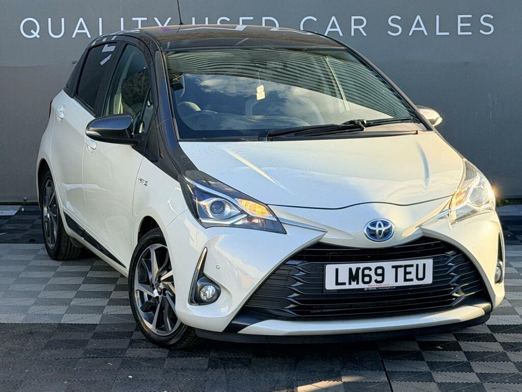 Toyota Yaris Hatchback White #2