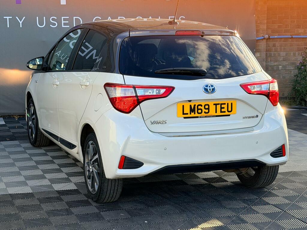 Toyota Yaris Hatchback White #16