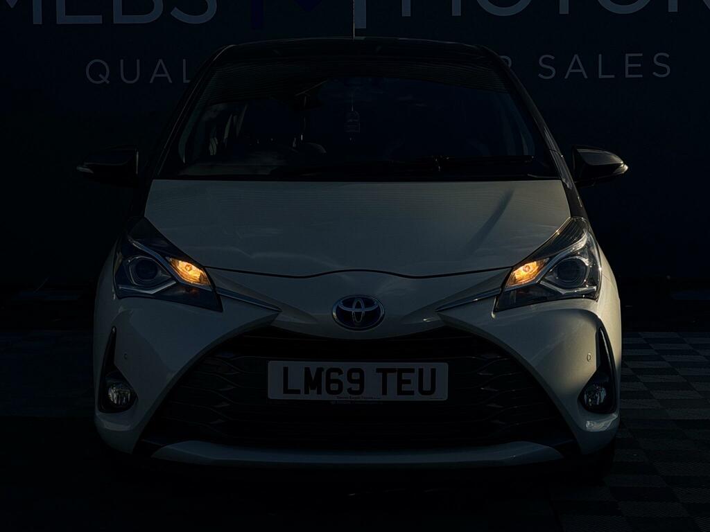 Toyota Yaris Hatchback White #5