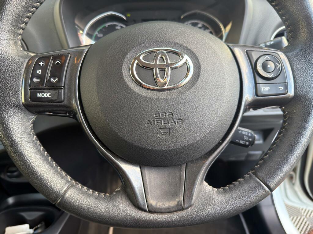 Toyota Yaris Hatchback White #28