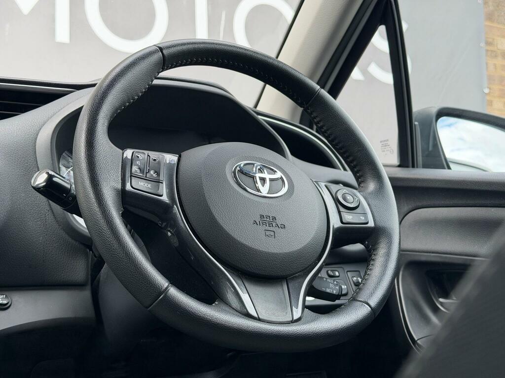 Toyota Yaris Hatchback White #44