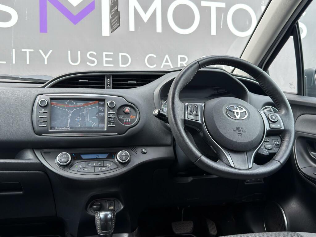 Toyota Yaris Hatchback White #40
