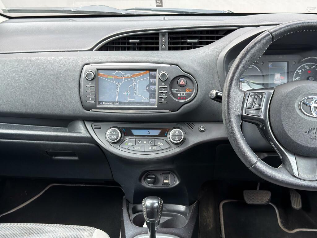Toyota Yaris Hatchback White #31