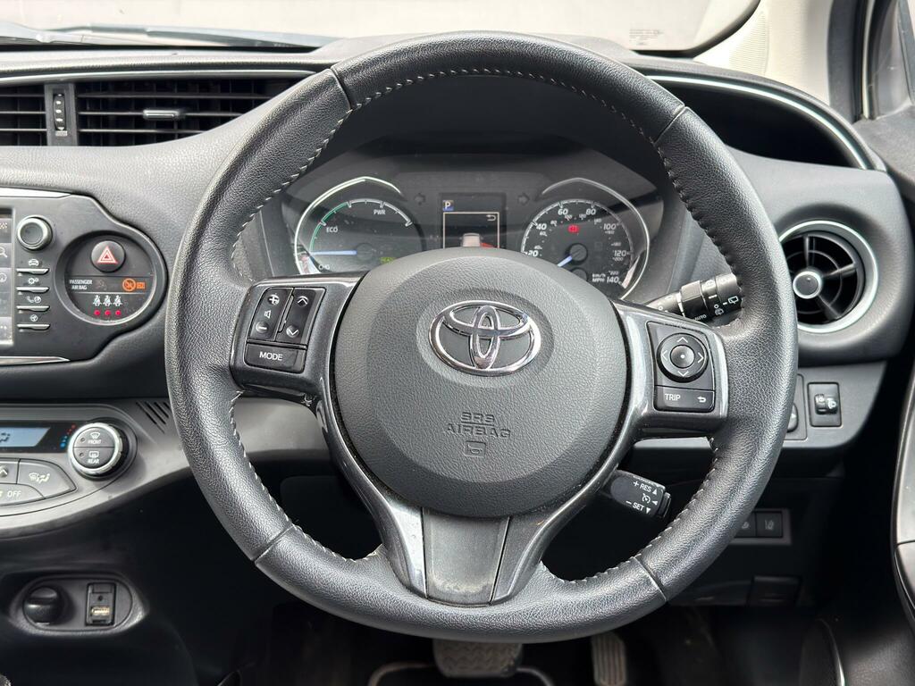Toyota Yaris Hatchback White #45