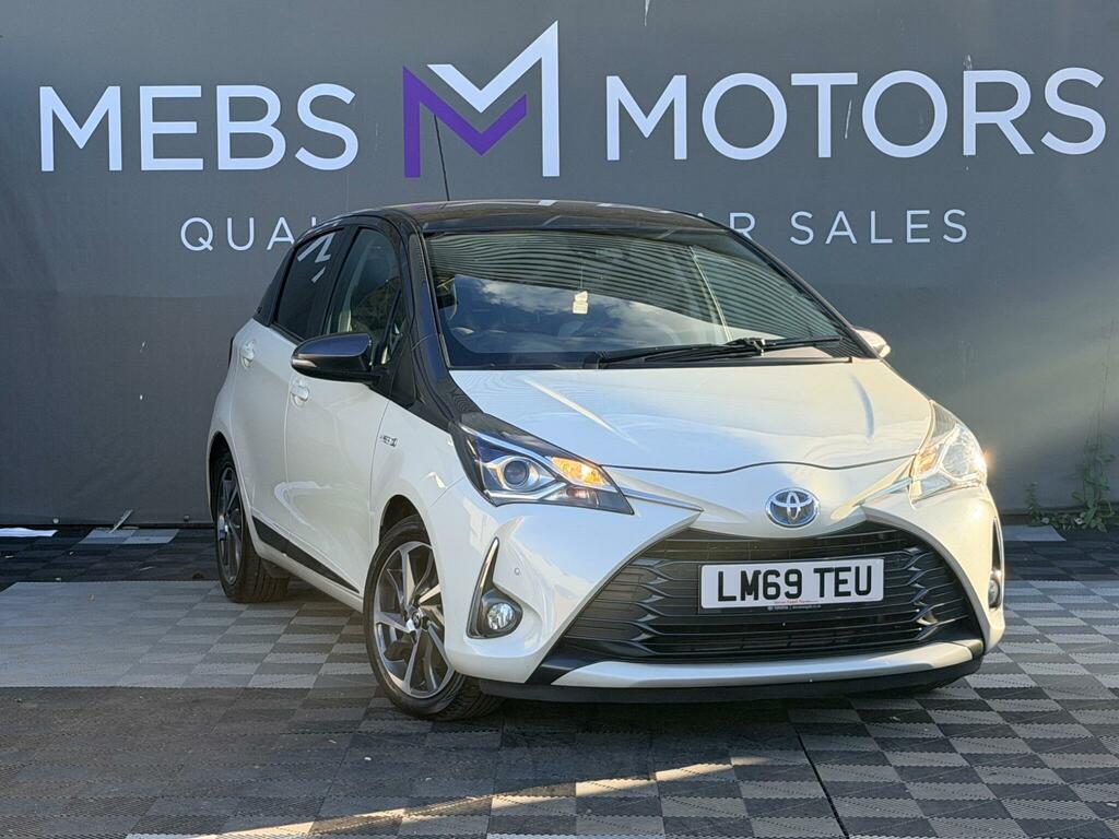 Toyota Yaris Hatchback White #1