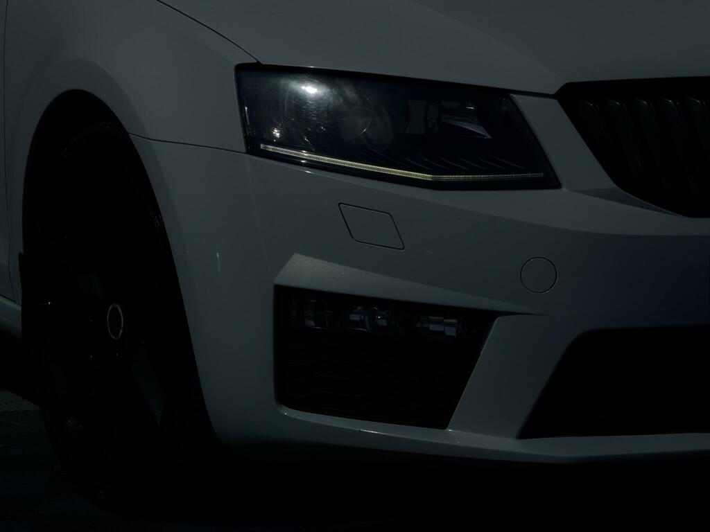 Skoda Octavia Vrs White #4
