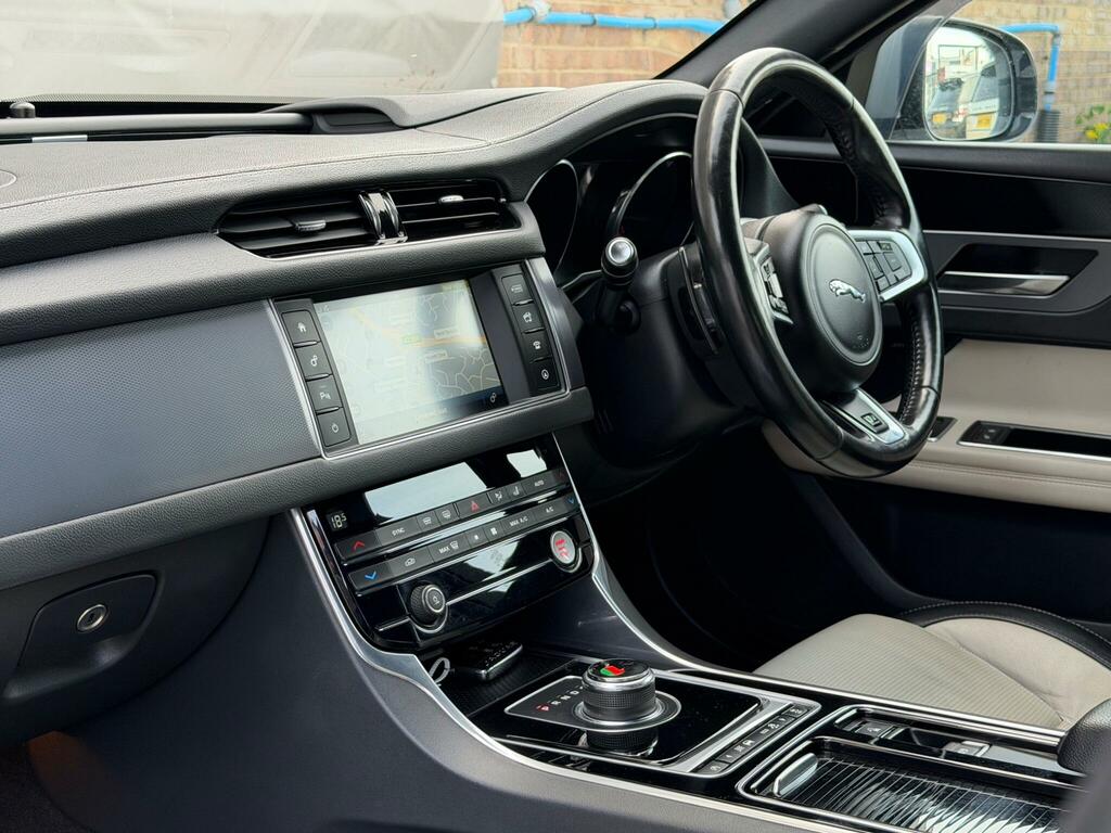 Jaguar XF 2.0D 180 R-sport Grey #46