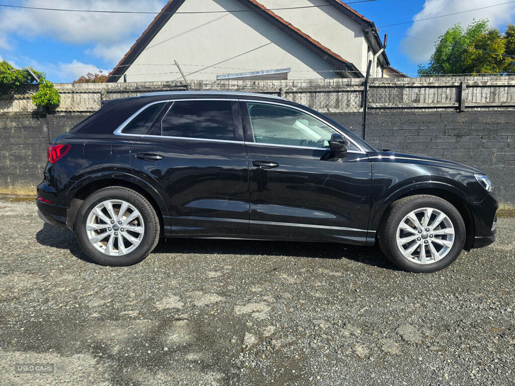 Audi Q3 35 Tdi Sport S Tronic KR19NYU Black #2