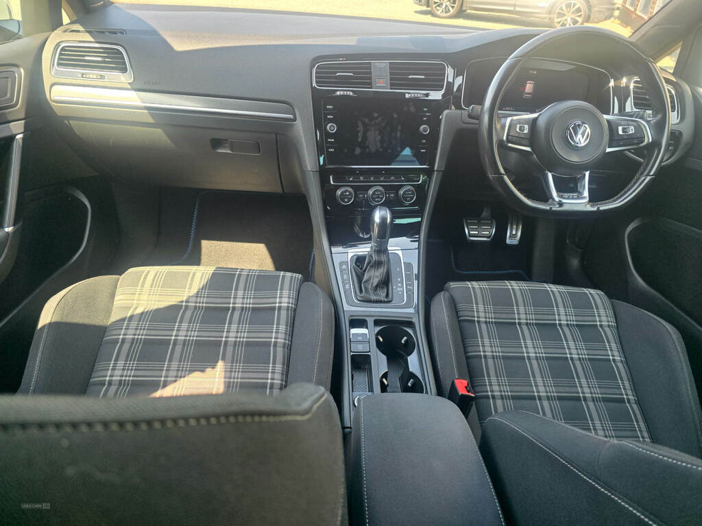 Volkswagen Golf 2.0 Tdi 184 Gtd Dsg YE17WNV White #5