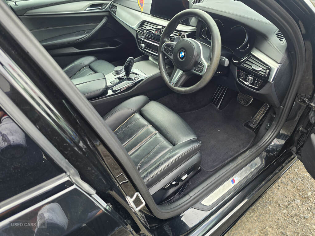 BMW 5 Series 520D M Sport T500NAL Black #4