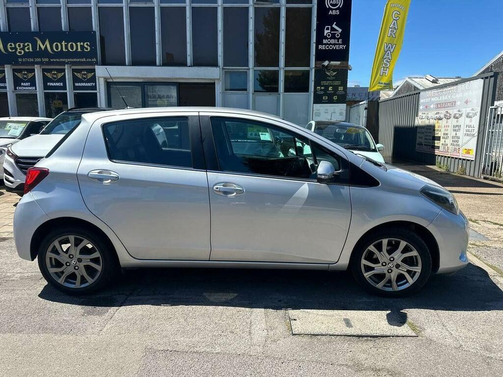 Toyota Yaris Hatchback 1.33 Dual Vvt-i Excel Euro 5 Euro 5 LY64NJF Silver #3