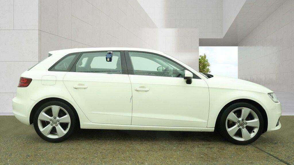 Audi A3 Hatchback 1.4 Tfsi Cod Sport Sportback S Tronic Eu MW63OFU White #5