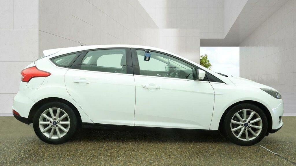 Ford Focus Hatchback 1.0T Ecoboost Titanium Euro 6 Ss OY65ETE White #5