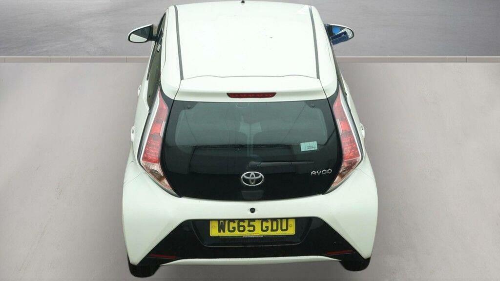 Toyota Aygo 1.0 Vvt-i X-play Euro 5 Euro 5 White #3