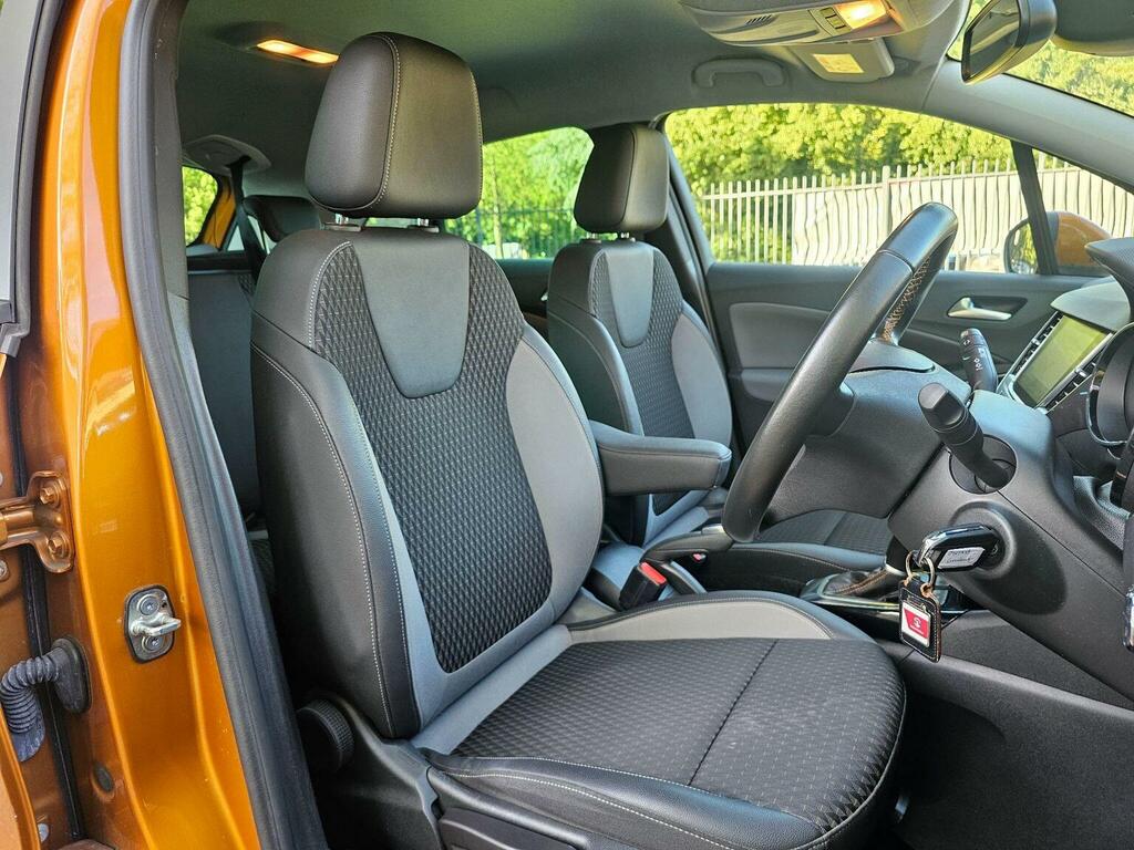 Vauxhall Crossland X Hatchback White #8