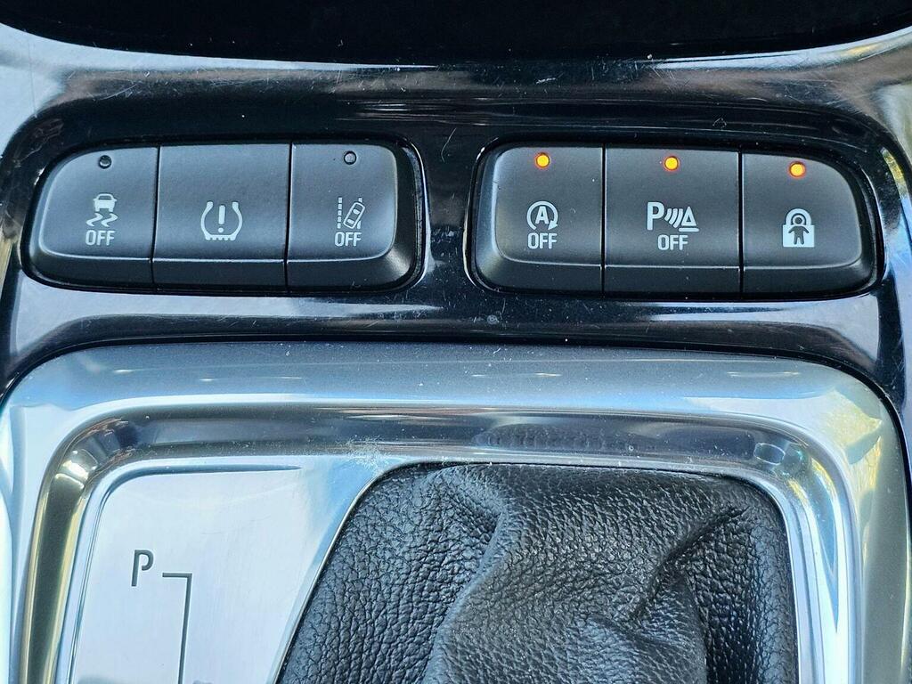Vauxhall Crossland X Hatchback White #45