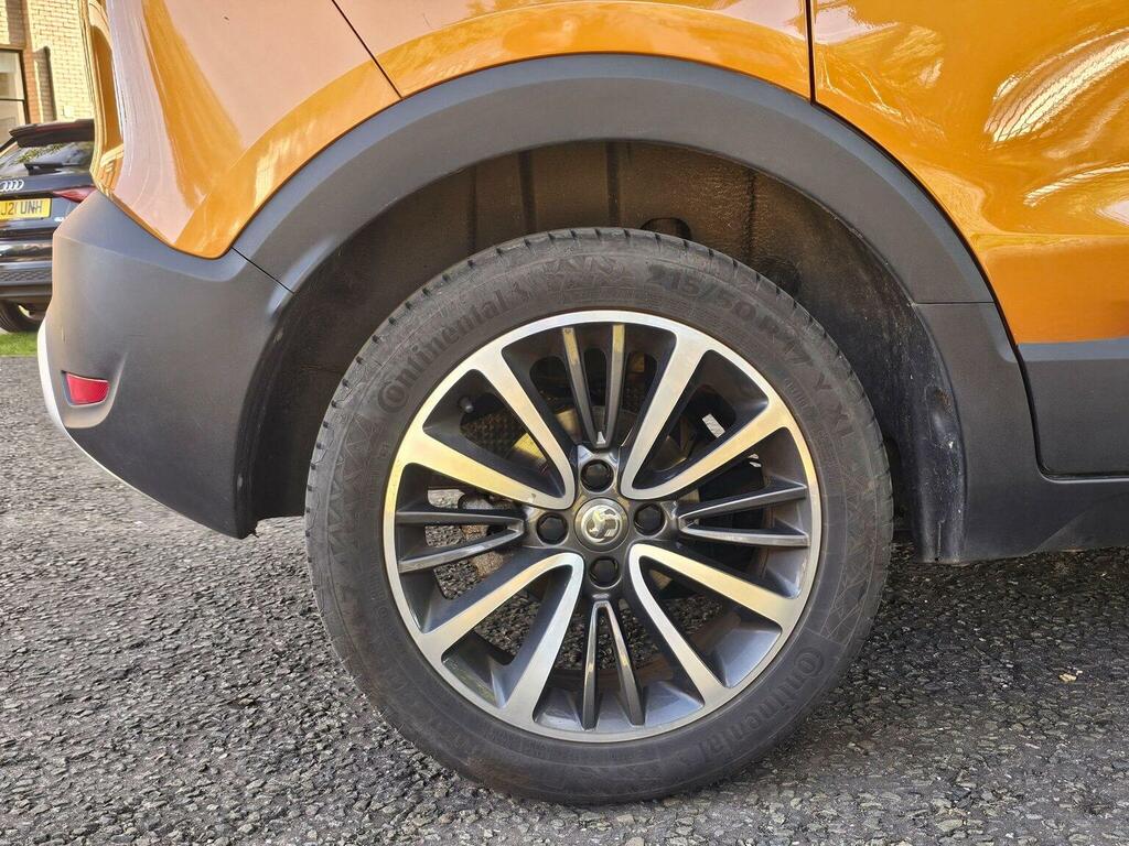 Vauxhall Crossland X Hatchback White #60