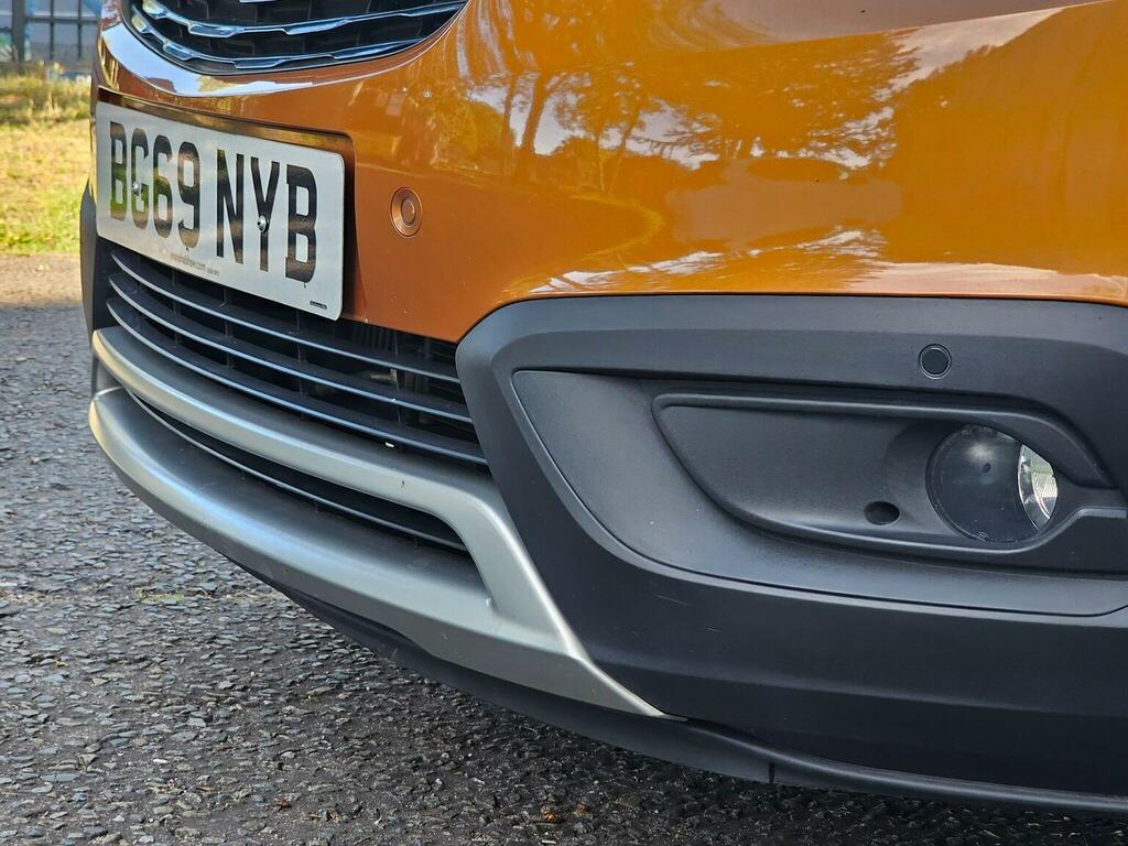 Vauxhall Crossland X Hatchback White #64