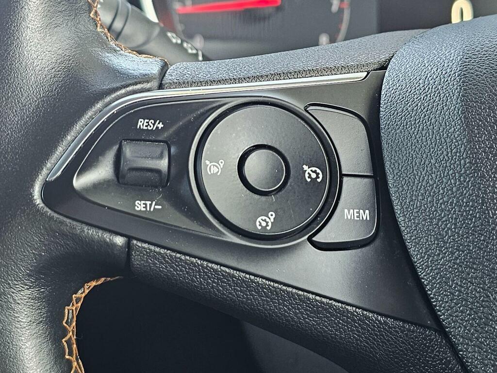 Vauxhall Crossland X Hatchback White #20
